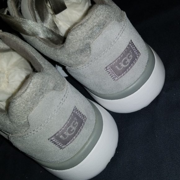 Sneakers - Picture 5 of 8